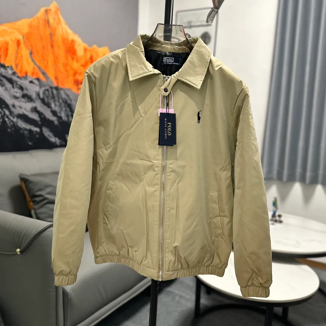P370 #R44 Ralph Lauren veteran Harrington lapel jacket cotton winter old money style cotton jacket, same style for men and women. Classic fit design, retro windproof cotton jacket, button collar, embroidered pony logo on the chest, elastic cuffs elastic band hem collar zipper windproof design perfect fusion of casual style and street trend elements, very suitable for neutral wear. The fabric texture of cotton clothing is very good and comfortable to wear. It is a very versatile and trendy winter item. Developed from the original version, 100% pure cotton fabric and exquisite embroidery, buy with confidence, retro will never go out of style!  Color Black Navy Khaki Size: S M L